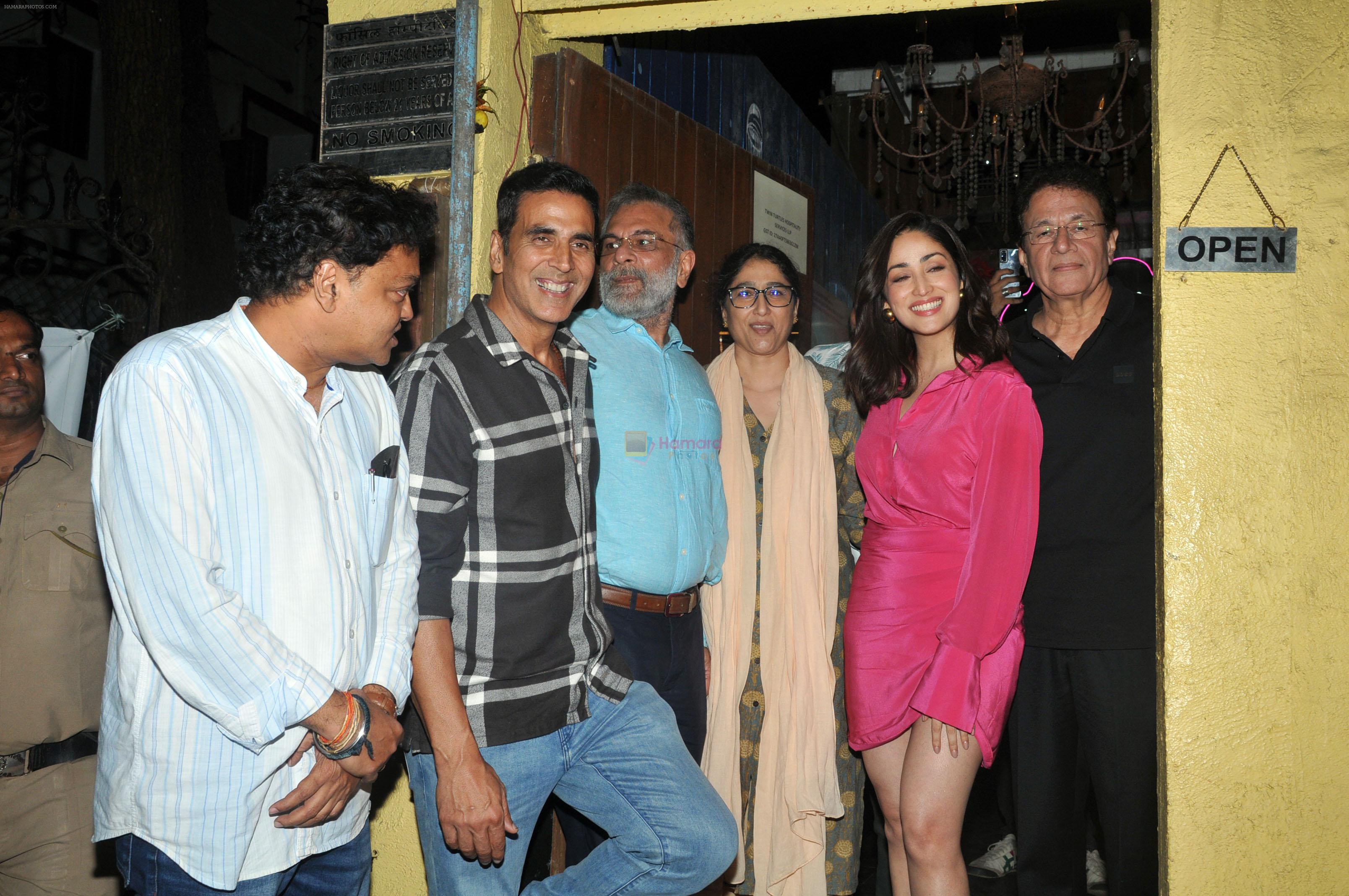 Akshay Kumar, Amit Rai, Arun Govil, Geeta Aggarwal Sharma, Pavan Malhotra, Yami Gautam at a dinner in Chin Chin Chu in Juhu on 16th August 2023