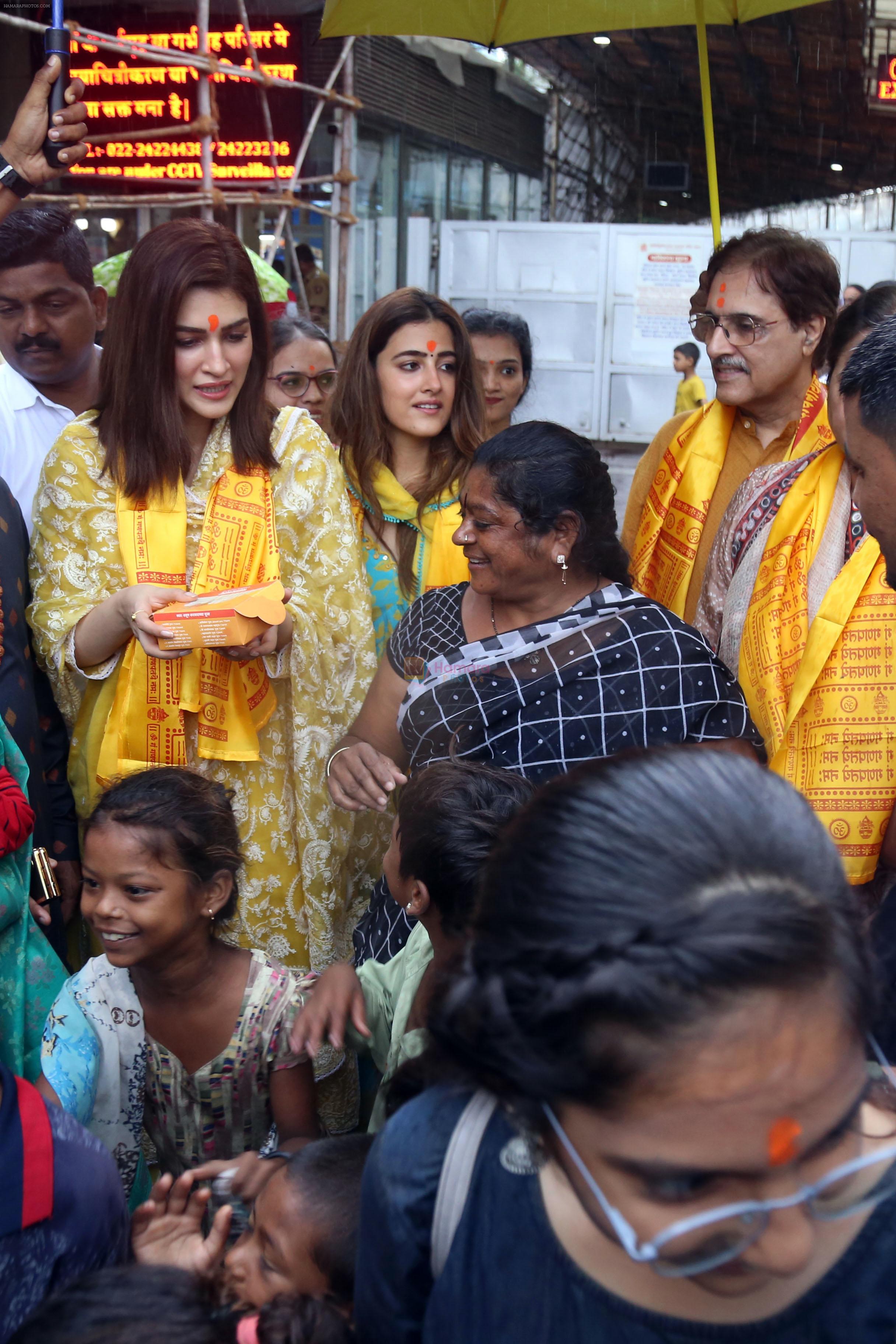 Kriti Sanon, Nupur Sanon, Rahul Sanon at the Siddhivinayak Temple on 26th August 2023