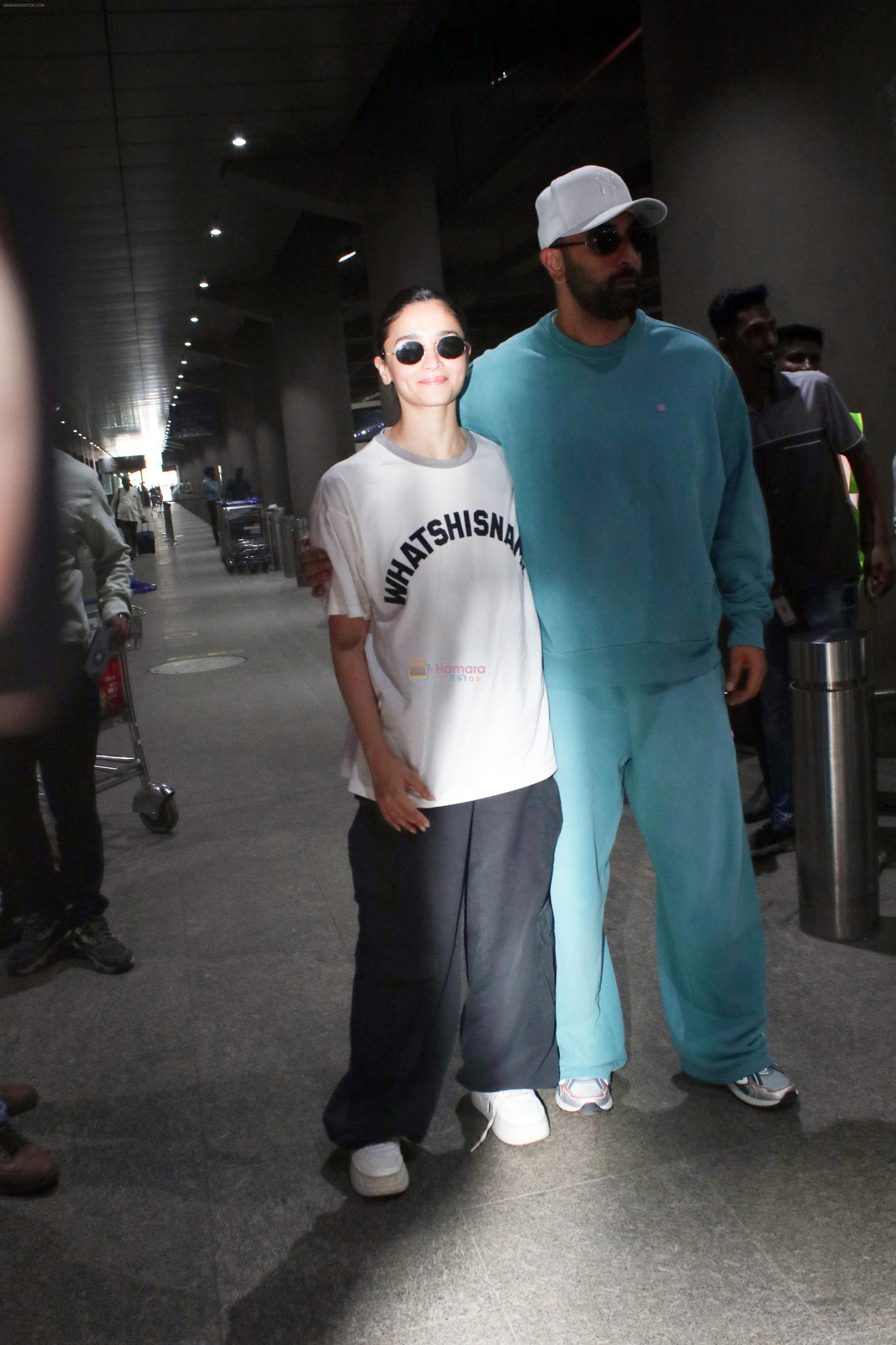 Ranbir Kapoor and Alia Bhatt Spotted At Airport Arrival on 15th Sept 2023