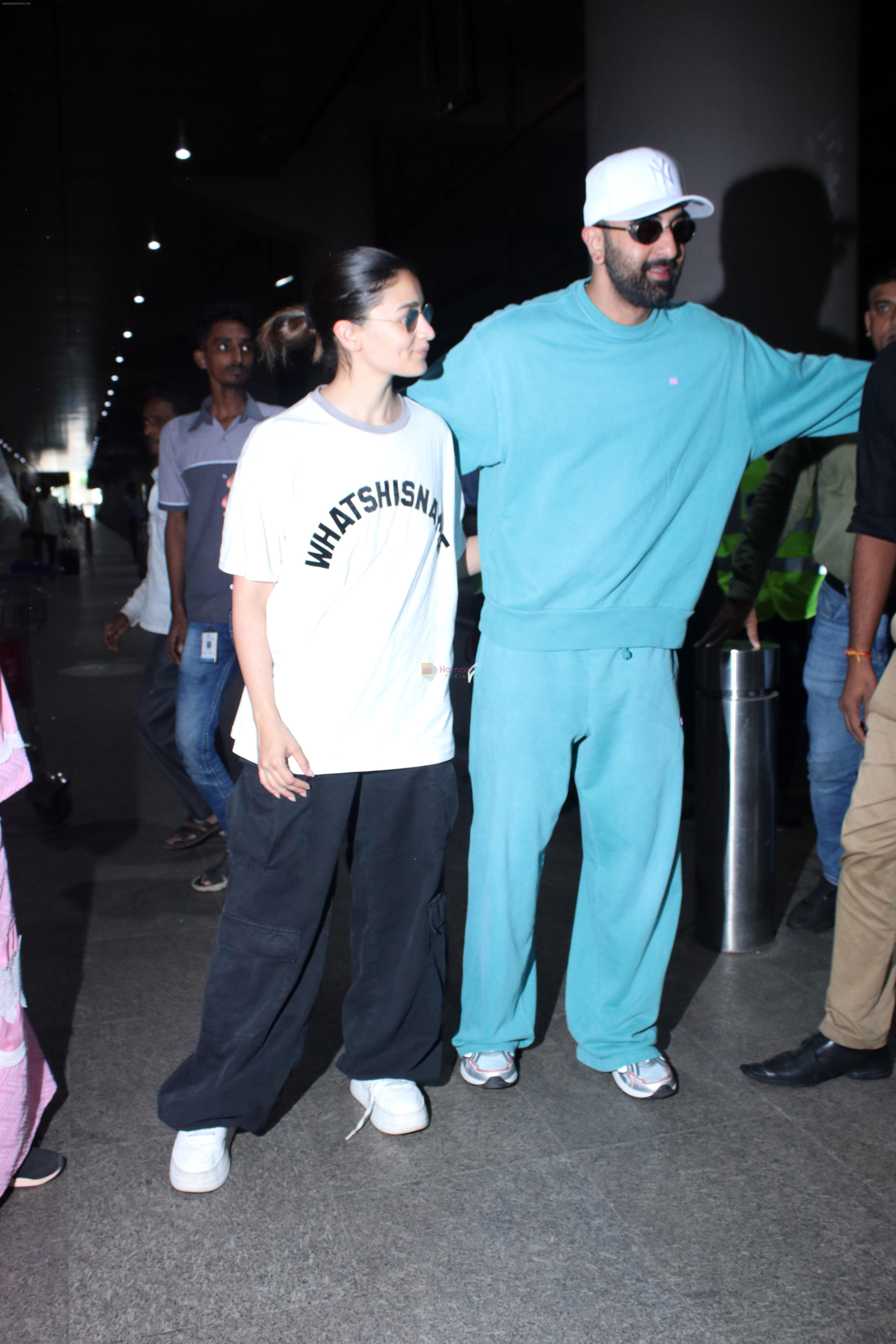 Ranbir Kapoor and Alia Bhatt Spotted At Airport Arrival on 15th Sept 2023