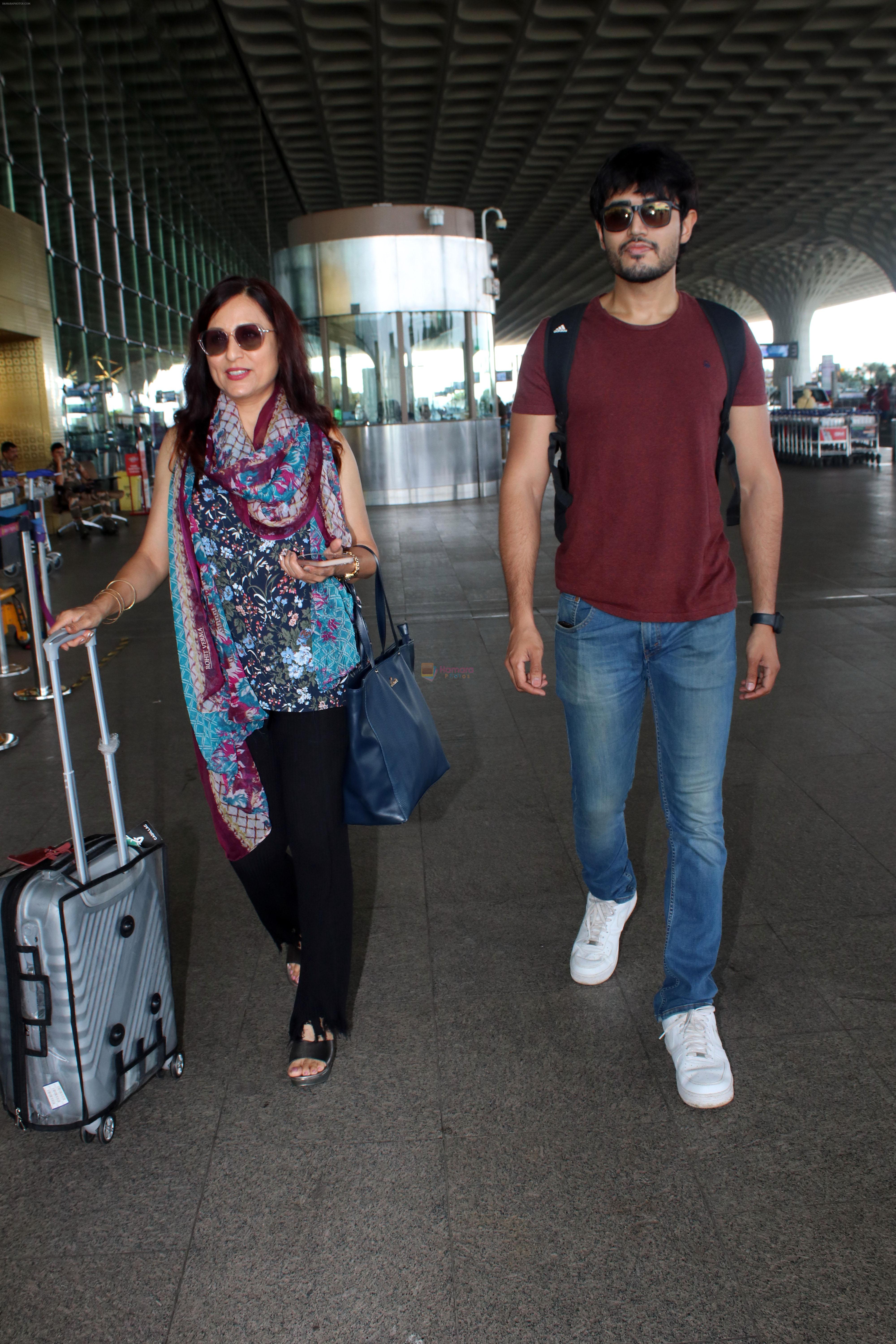 Kishori Shahane, Bobby Vij Spotted At Airport Departure on 13th Sept 2023