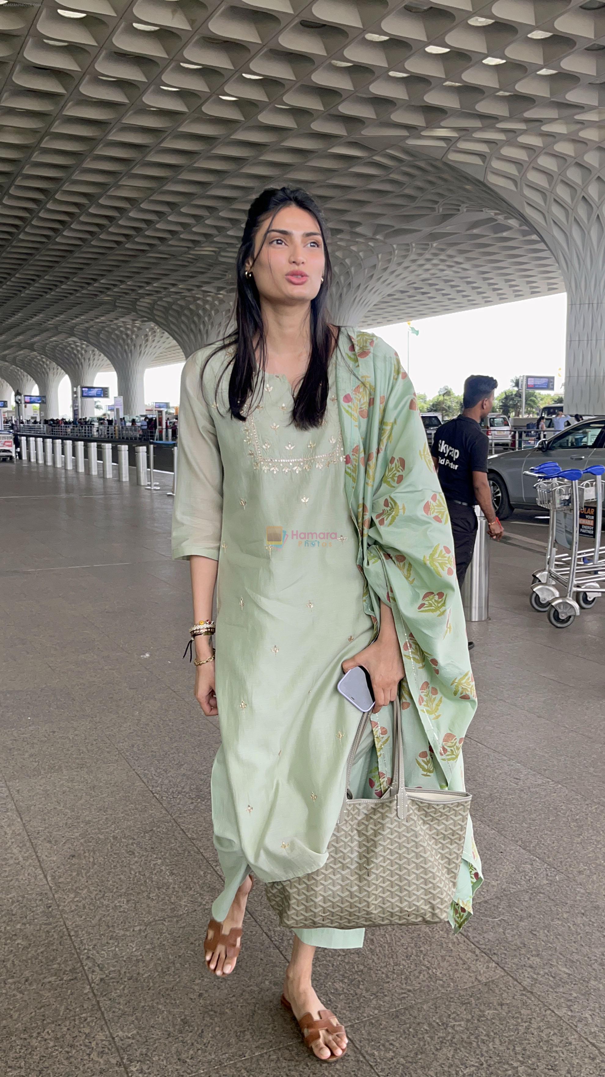 Athiya Shetty Spotted At Airport on 15th Sept 2023