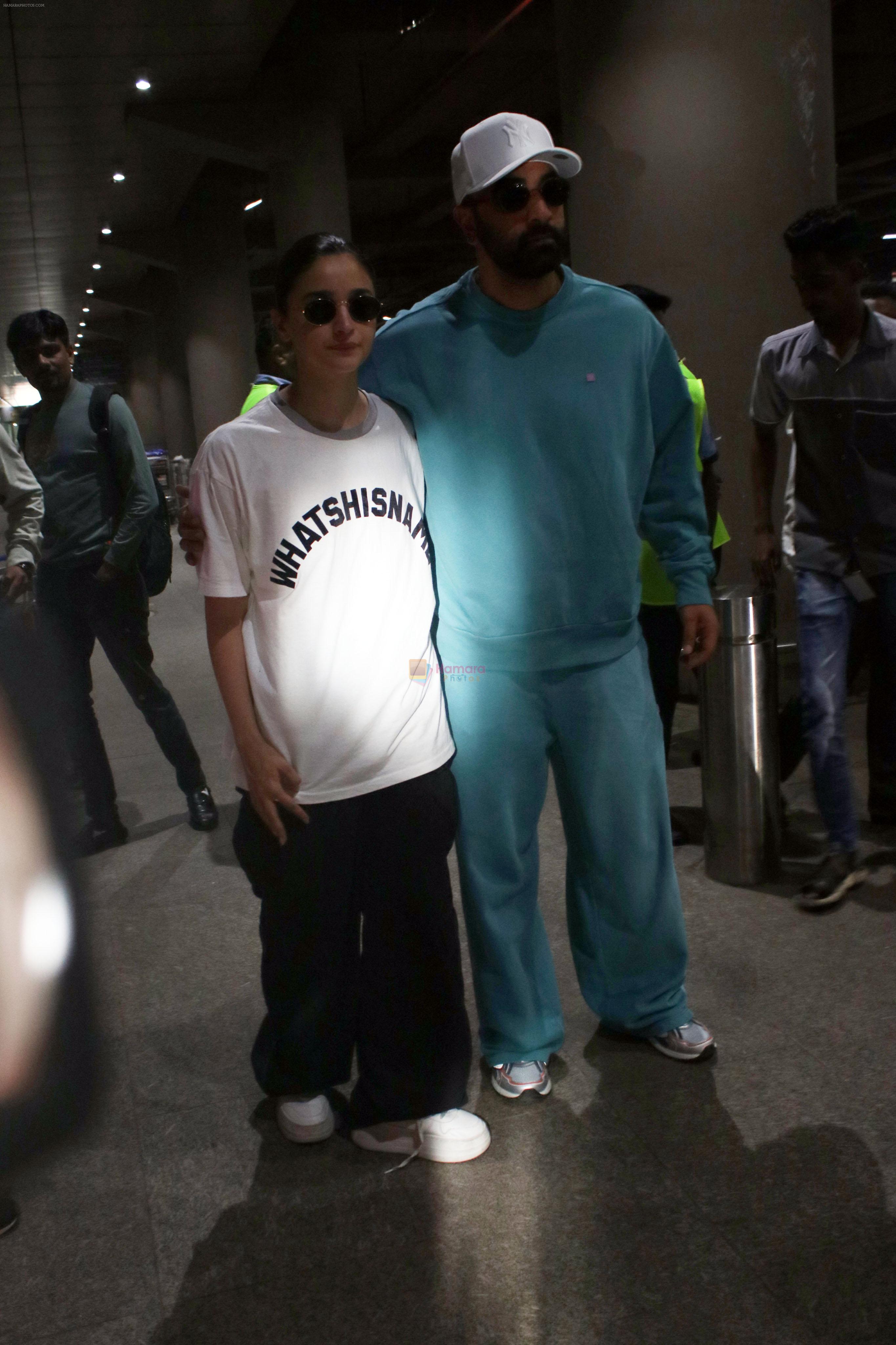 Ranbir Kapoor and Alia Bhatt Spotted At Airport Arrival on 15th Sept 2023