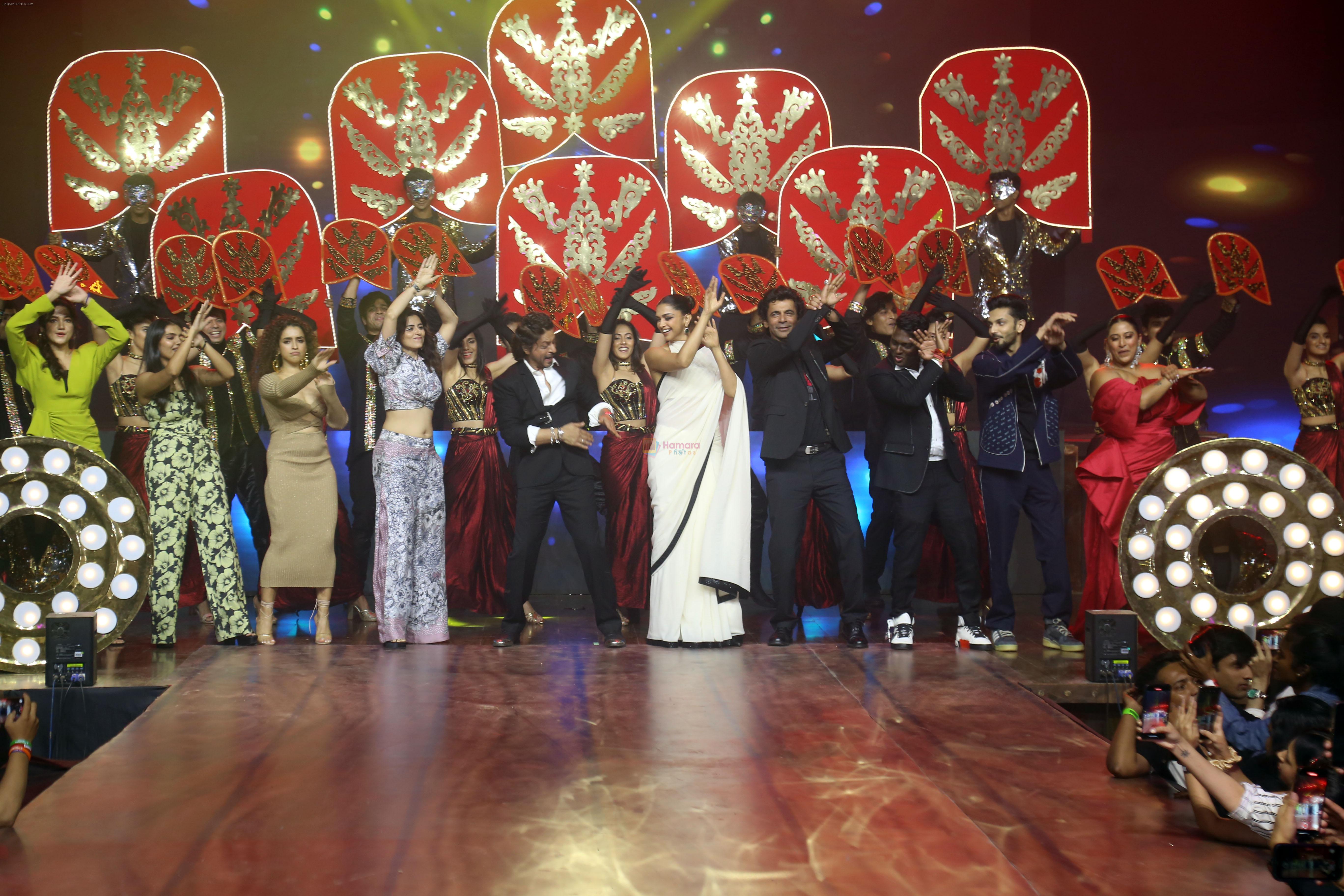 Aaliyah Qureshi, Anirudh Ravichander, Atlee Kumar, Deepika Padukone, Leher Khan, Riddhi Dogra, Sanya Malhotra, Shah Rukh Khan, Sunil Grover at Jawan Film Success Press Conference on 15th Sept 2023