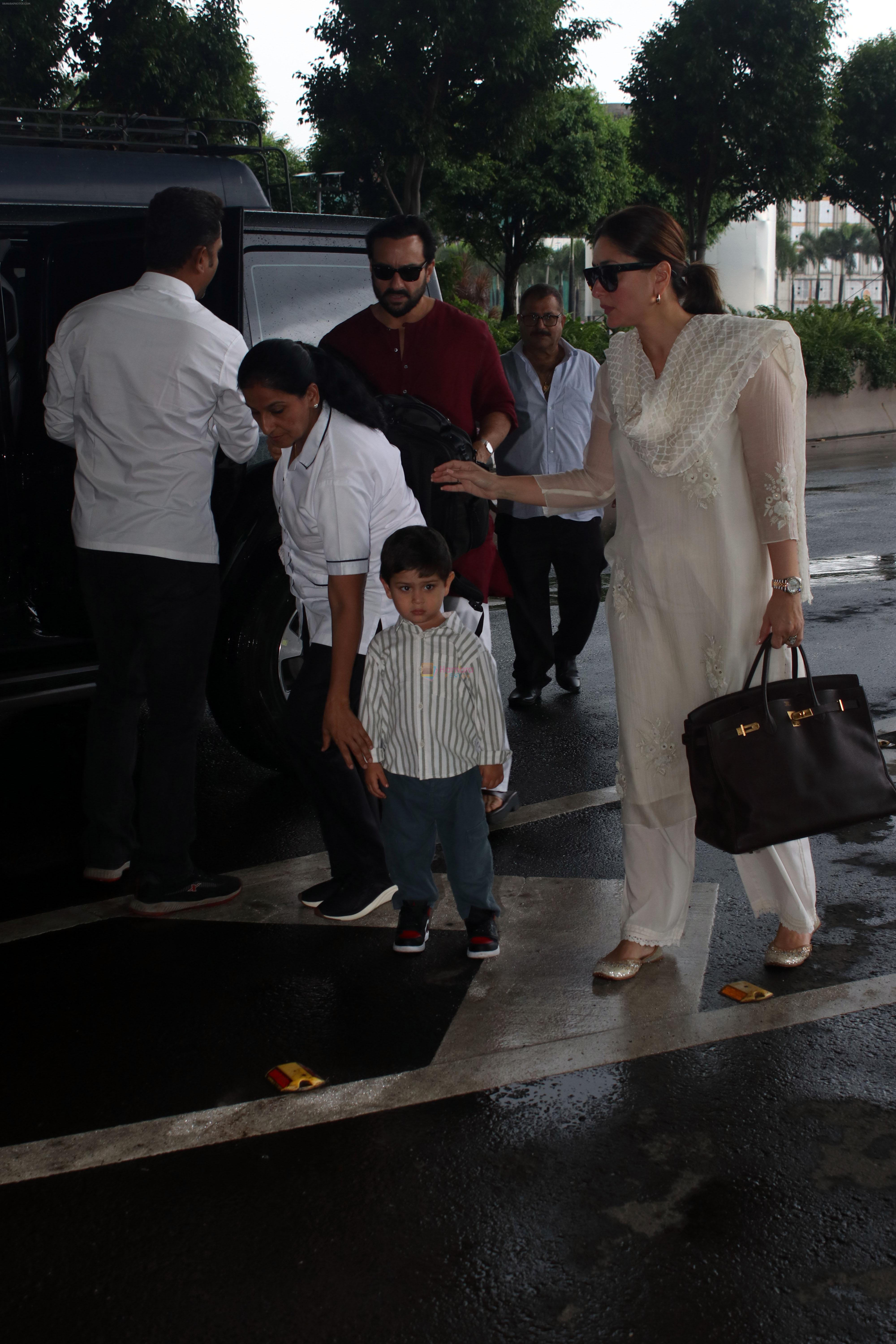 Jeh Ali Khan, Kareena Kapoor, Saif Ali Khan Spotted At Airport Departure on 17th Sept 2023