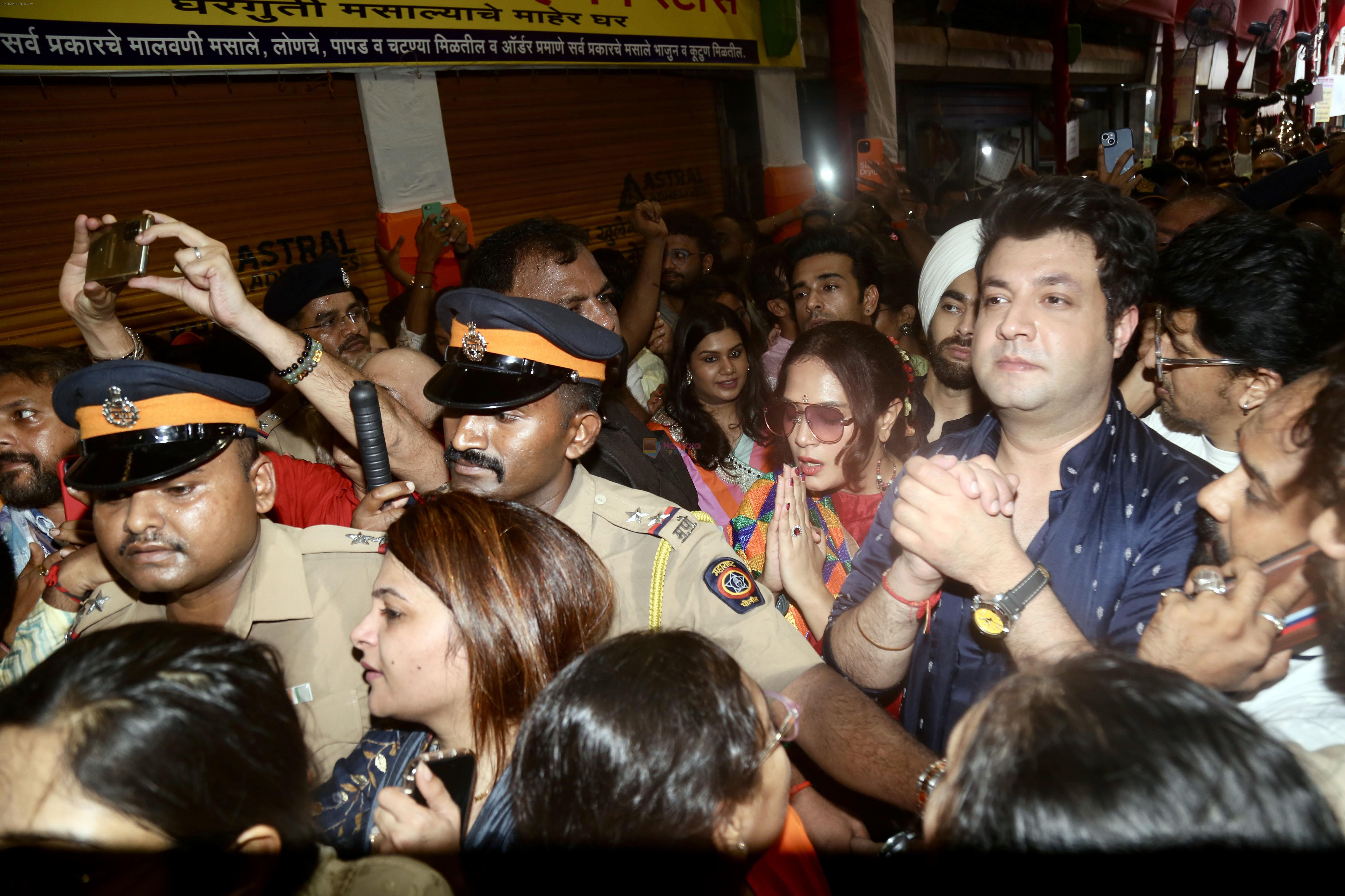 Pulkit Samrat, Richa Chadha, Varun Sharma at Lalbaugcha Raja Temple on 19th Sept 2023