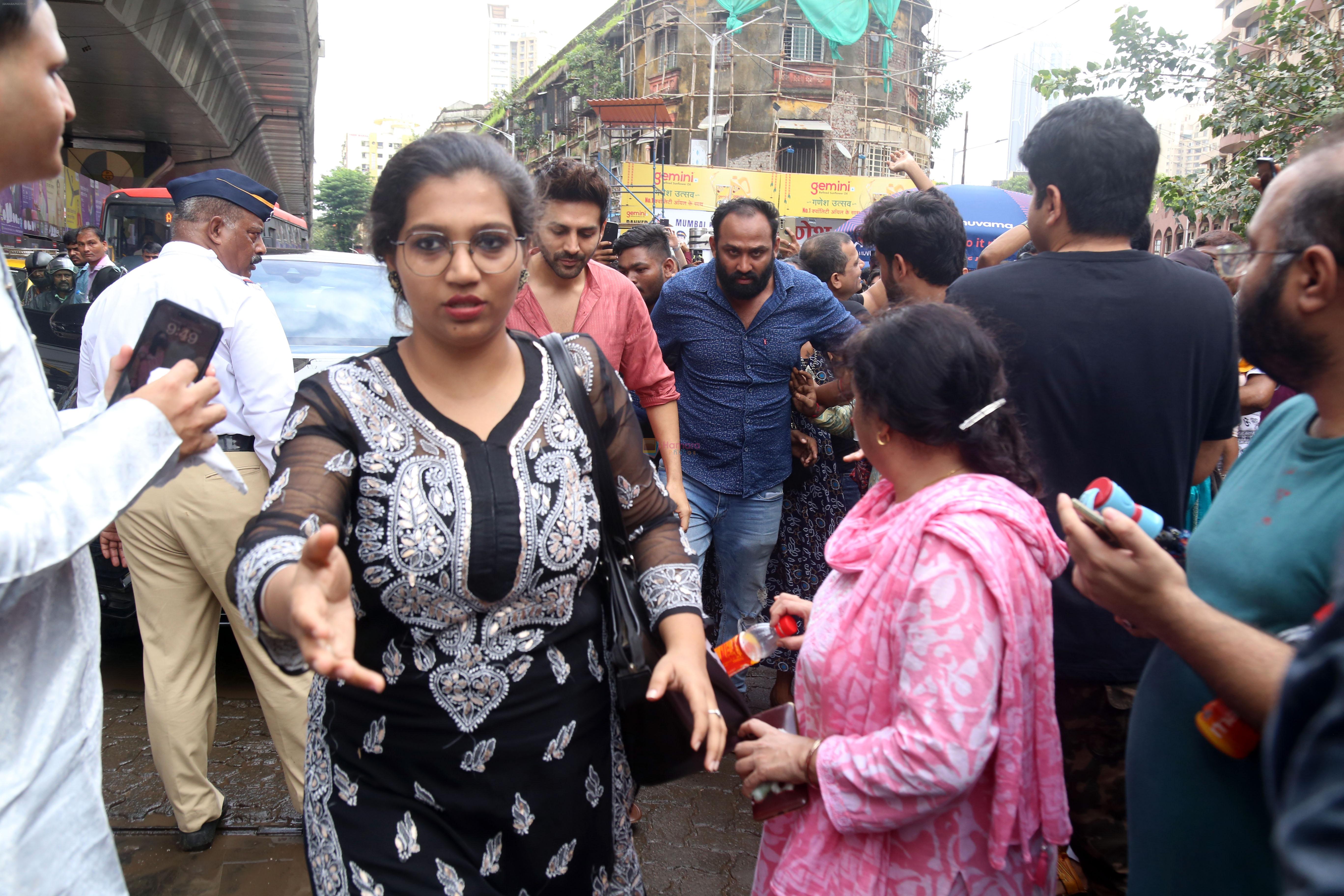 Kartik Aaryan at Lalbaugcha Raja Temple on 19th Sept 2023