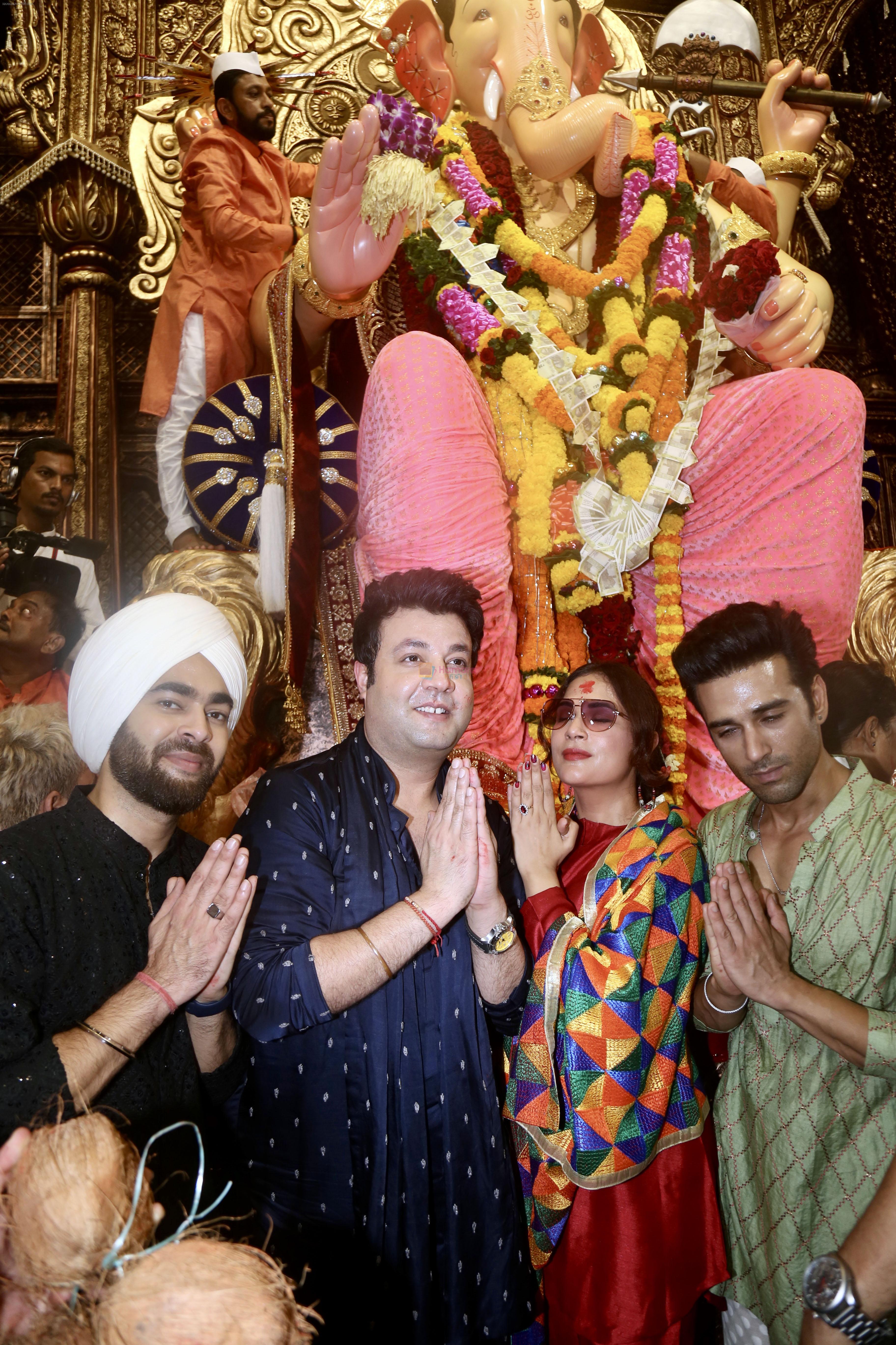 Manjot Singh, Pulkit Samrat, Richa Chadha, Varun Sharma at Lalbaugcha Raja Temple on 19th Sept 2023