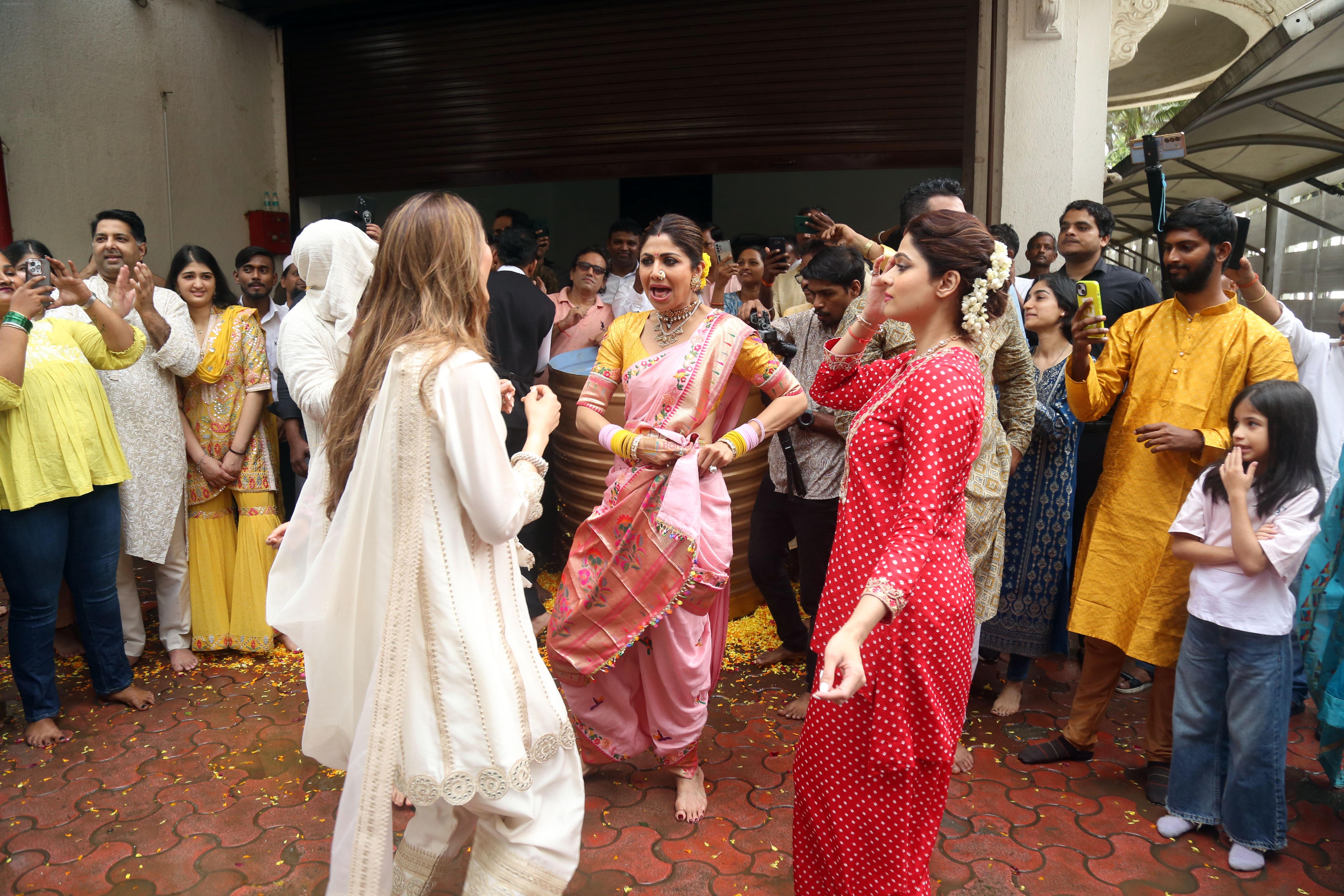 Akanksha Malhotra, Shamita Shetty, Shilpa Shetty at Ganpati Visarjan on 20th Sept 2023