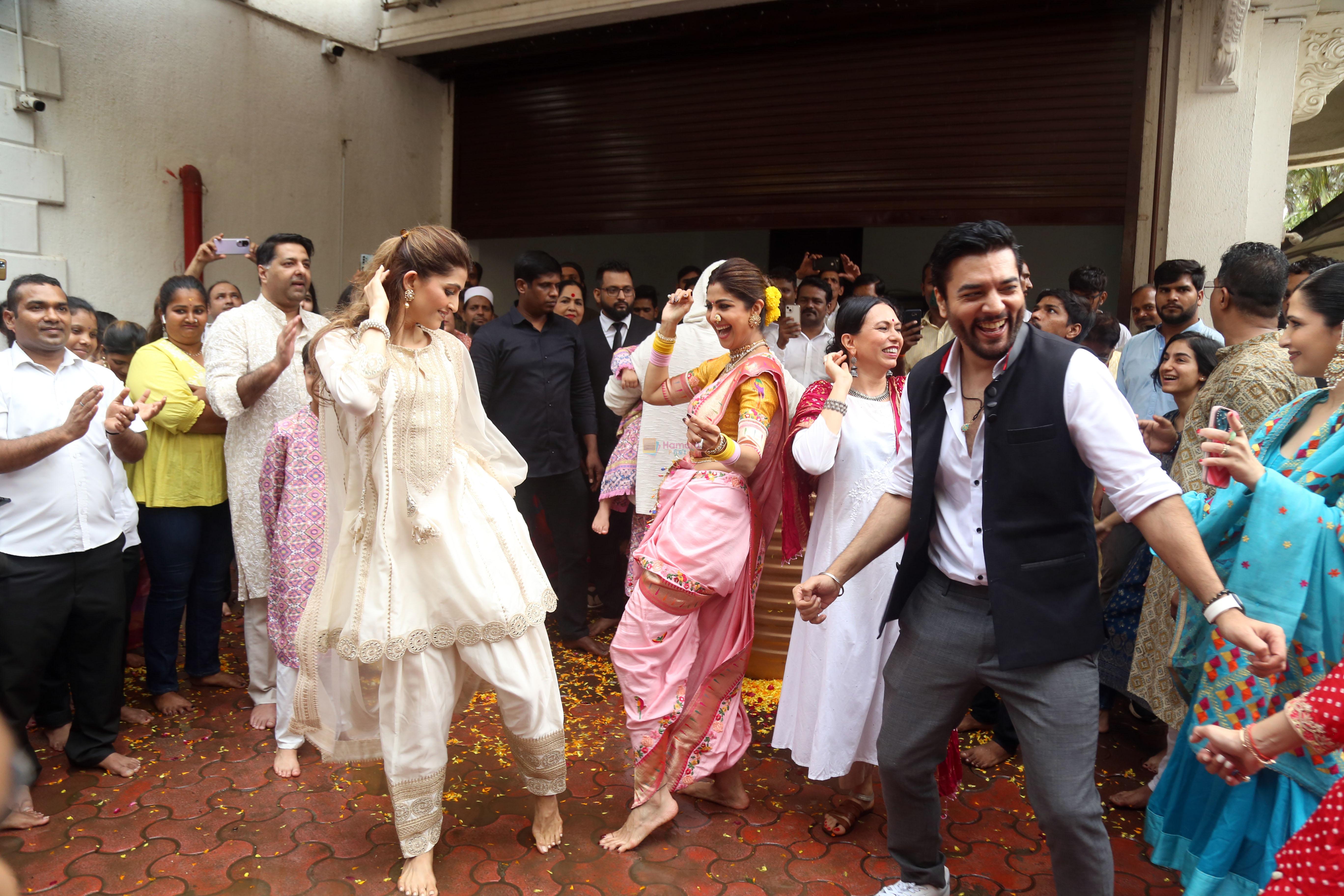 Akanksha Malhotra, Chaitanya Choudhry, Shilpa Shetty, Sonal Joshi, Sunanda Shetty at Ganpati Visarjan on 20th Sept 2023