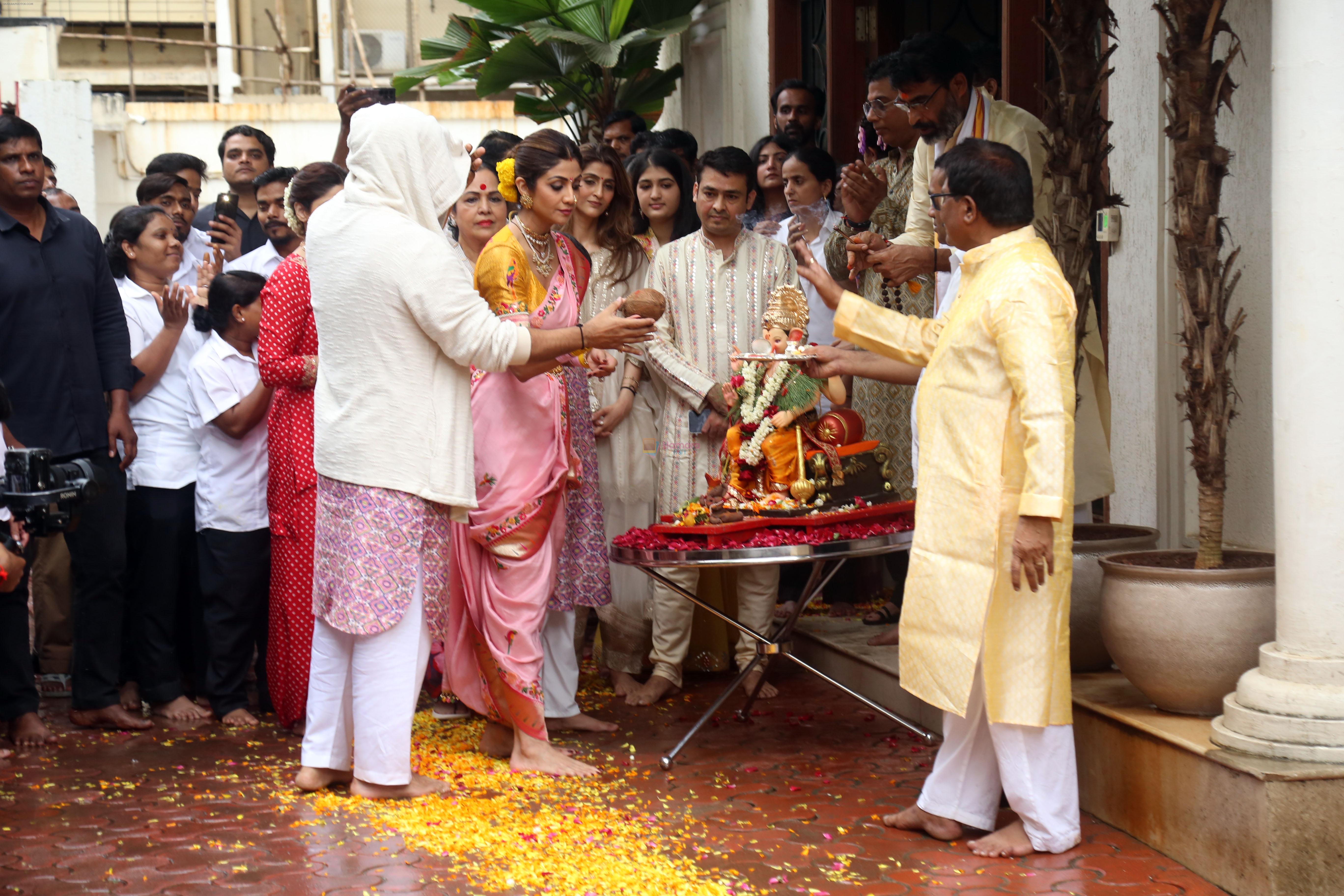 Akanksha Malhotra, Shilpa Shetty, Sunanda Shetty at Ganpati Visarjan on 20th Sept 2023