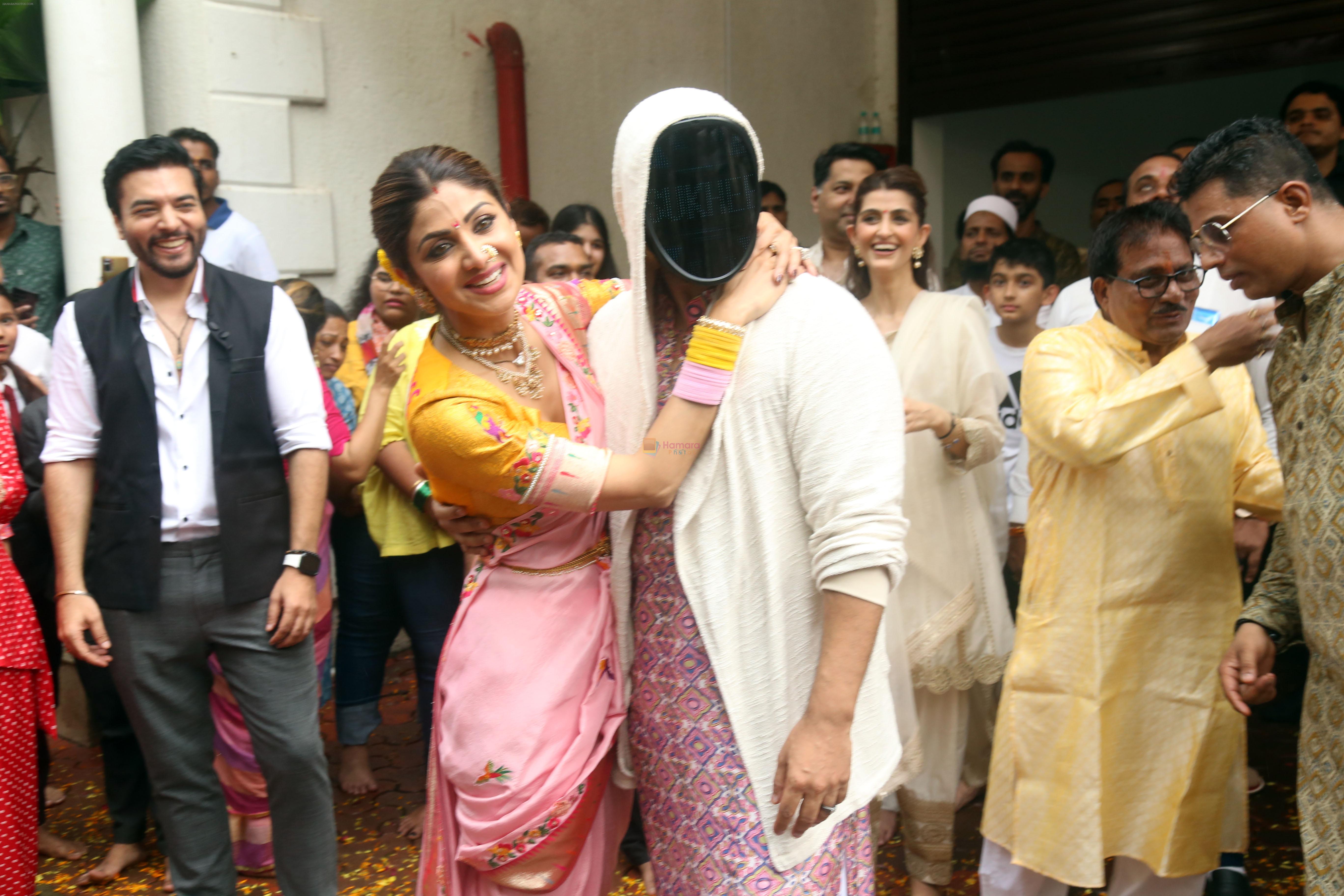 Akanksha Malhotra, Chaitanya Choudhry, Shilpa Shetty at Ganpati Visarjan on 20th Sept 2023