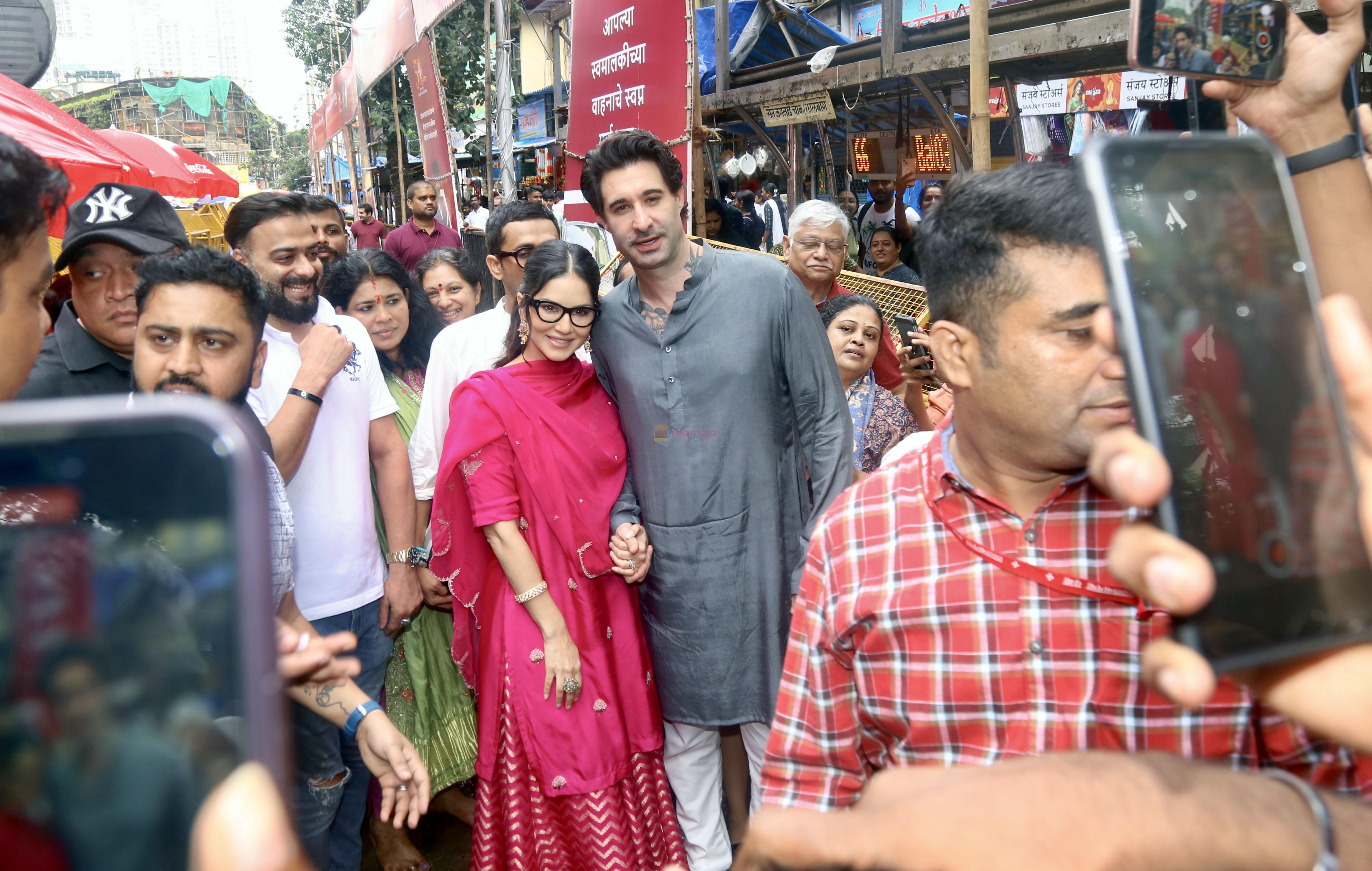 Sunny Leone, Daniel Weber visit Lalbaugcha Raja temple on 22nd Sept 2023