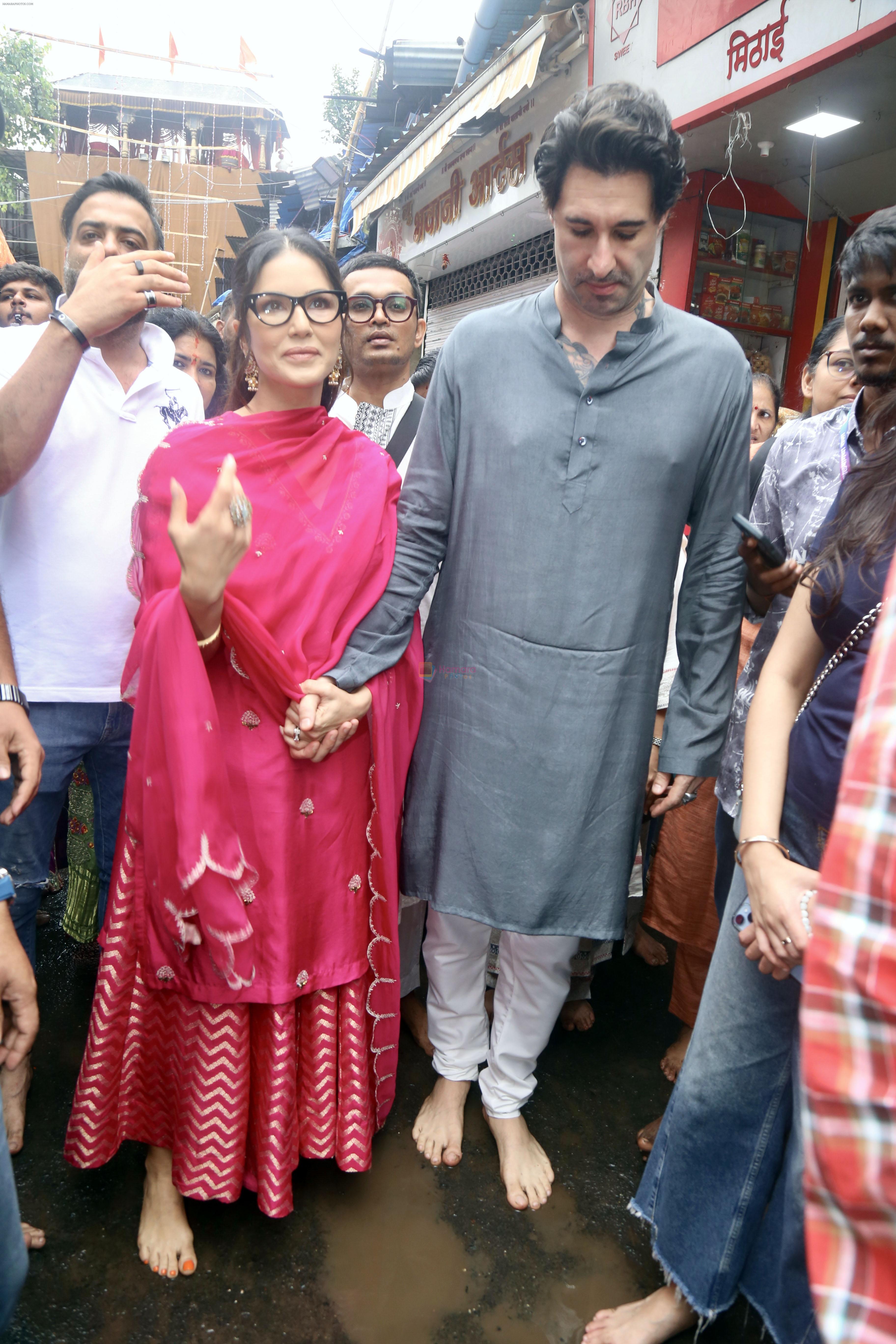 Sunny Leone, Daniel Weber visit Lalbaugcha Raja temple on 22nd Sept 2023