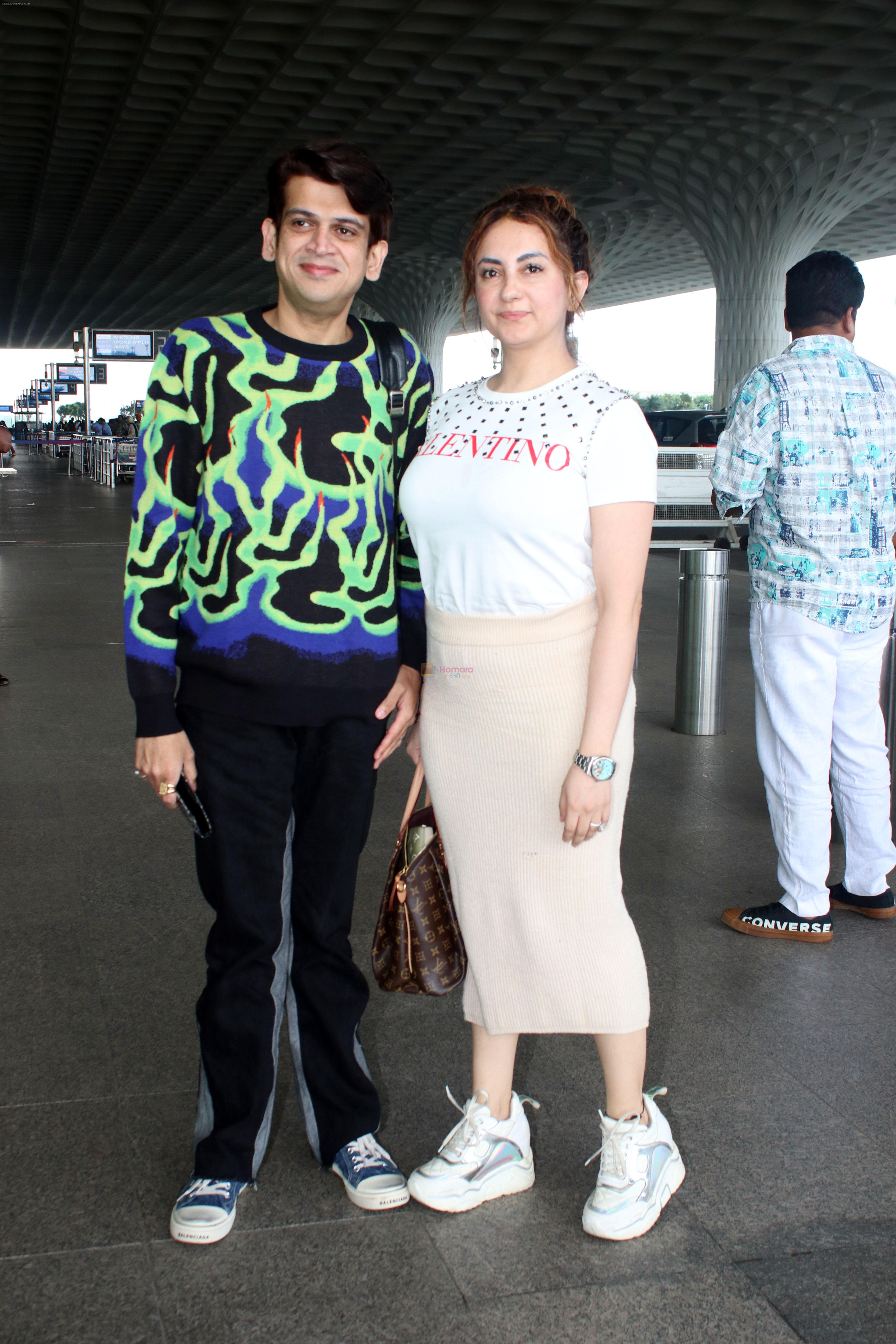 Rrahul Narain Kanal and Dollyy Chainani Kanal Spotted At Airport Departure on 26th Sept 2023