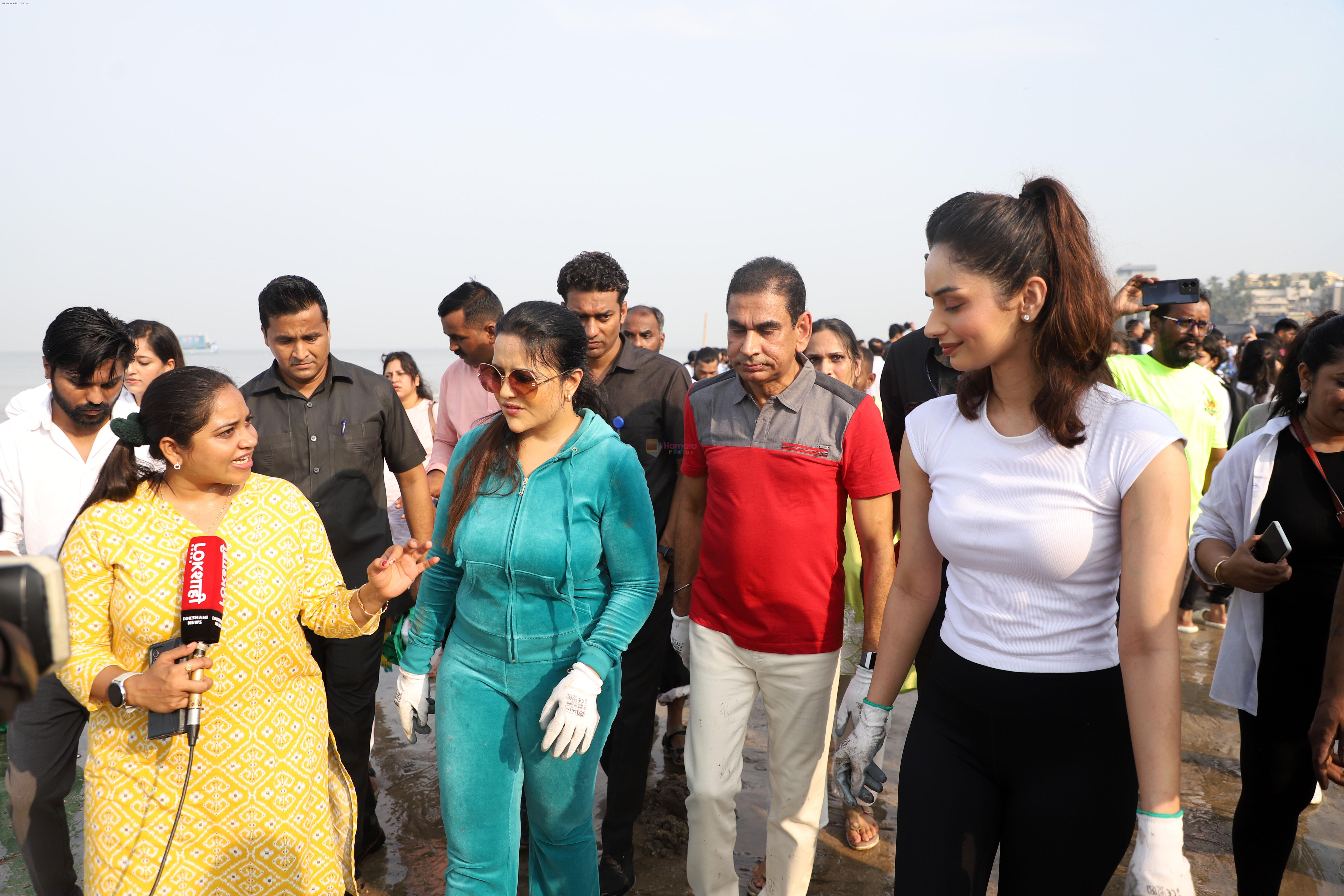 Amruta Fadnavis, Manushi Chhillar at Clean-A-Thon 2.0 Beach Clean Up Drive on 29th Sept 2023