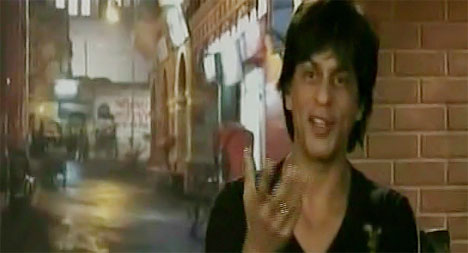 Watch SRK and Anoushka doing Dance Pe Chance shoot