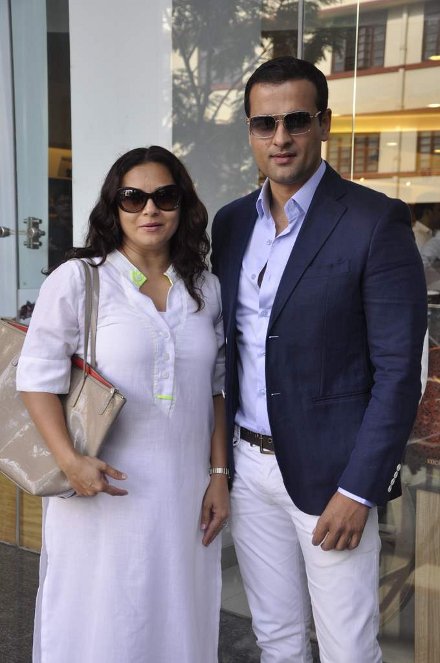 Rohit Roy, Manasi Joshi Roy at Aban Deohan's book launch in Bandra, Mumbai on 25th May 2013