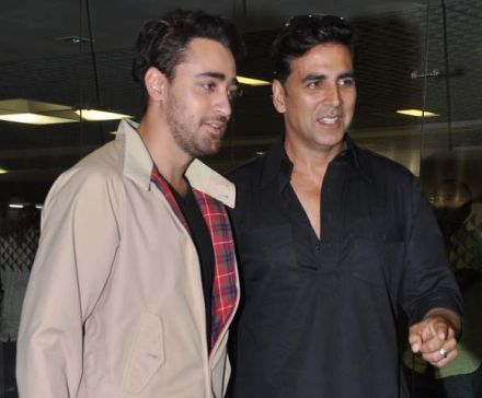 Akshay Kumar and Imran Khan return from Dubai in Mumbai Airport on 12th Aug 2013