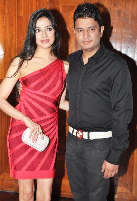 Bhushan Kumar, Divya Khosla Kumar at Aashiqui 2 success bash in Escobar, Mumbai on 30th April 2013