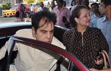 Dilip Kumar with Saira Banu leaves for Hajj in Mumbai Airport on 2nd Jan 2013