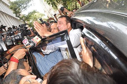 Sanjay Dutt surrenders before TADA court in Mumbai on 16th May 2013