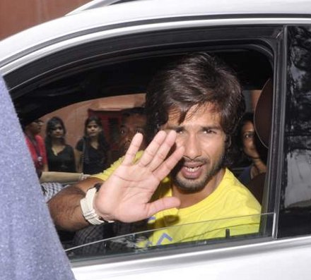 Shahid Kapoor snapped at Kaleidoscope festival in Sophia College, Mumbai on 8th Sept 2013