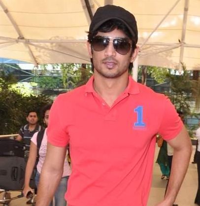 Sushant Singh Rajput snapped after he arrive from Ahmedabad in Mumbai Airport on 4th Sept 2013