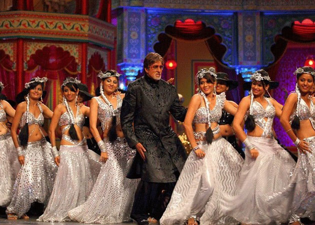 Amitabh Bachchan dancing