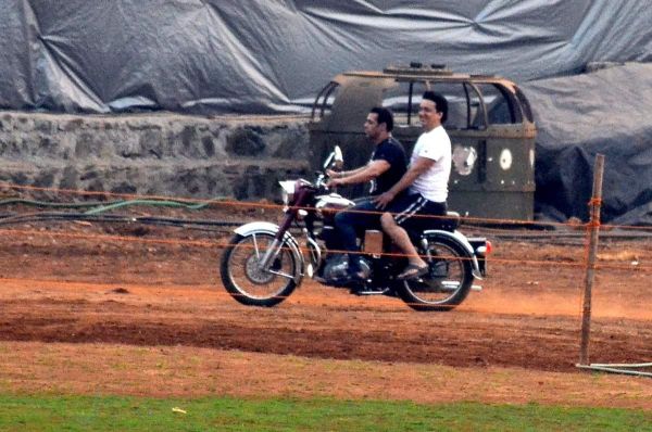 Salman Khan snapped with Sajid Nadiadwala on a bike at his Panvel farm on his bday on 27th Dec 2013
