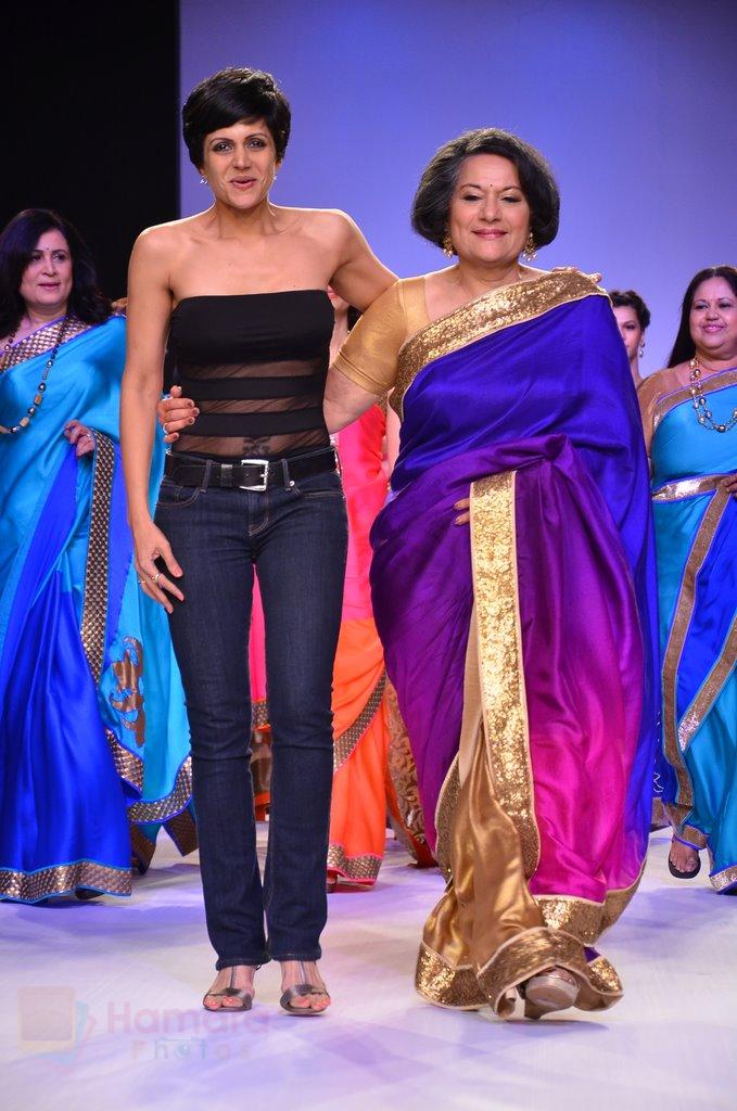 Mandira Bedi with her mother Geeta at LFW 2014 Day 2 in Grand Hyatt, Mumbai on 13th March 2014