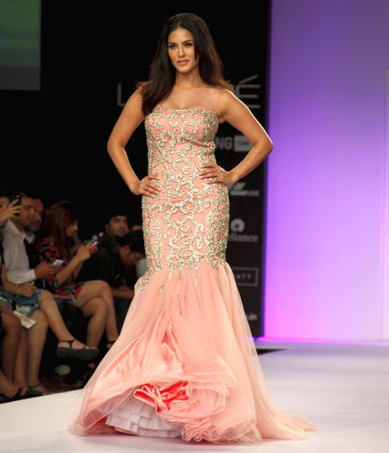 Sunny Leone scorches ramp in designer Jyotsana Tiwari's peach-pink gown at Lakme Fashion Week