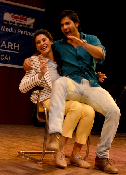 Varun Dhawan gives a lap dance to his Main Tera Hero heroine Nargis Fakhri