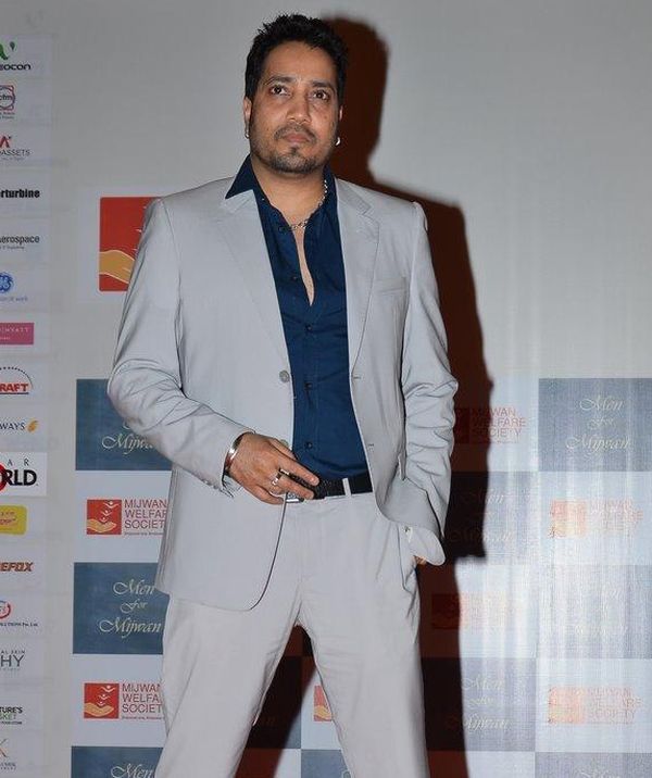 Mika Singh at the red carpet for Manish Malhotra Show Men for Mijwan in Mumbai on 1st April 2014