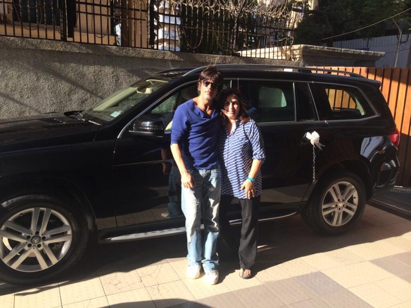 Shahrukh Khan gifts brand new car to Farah Khan