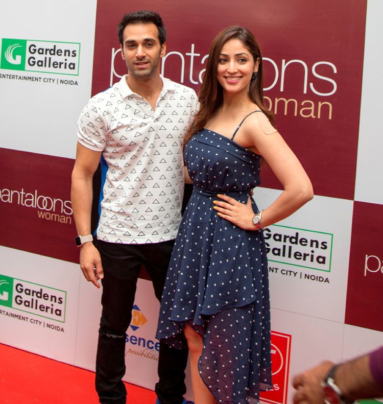 Yami Gautam with Pulkit Samrat at the launch of Pantaloons Noida