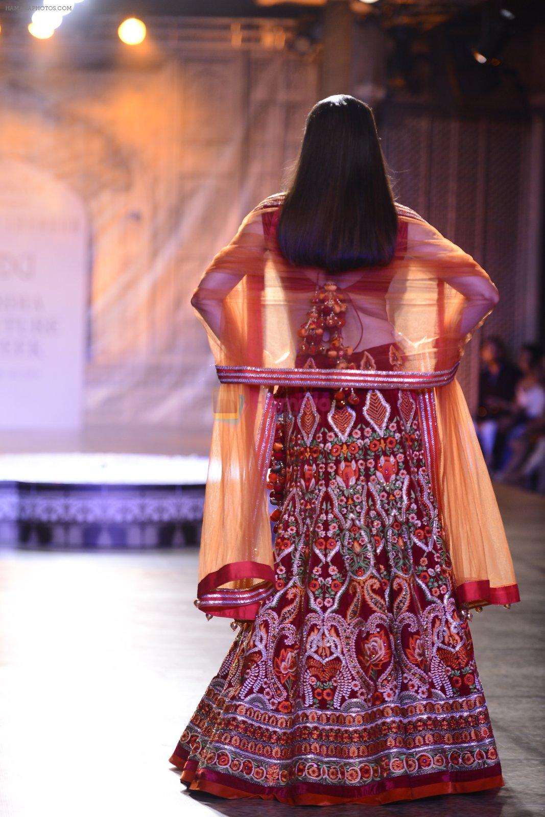 Divya Khosla Walks For Reynu Taandon at the FDCI India Couture Week 2016