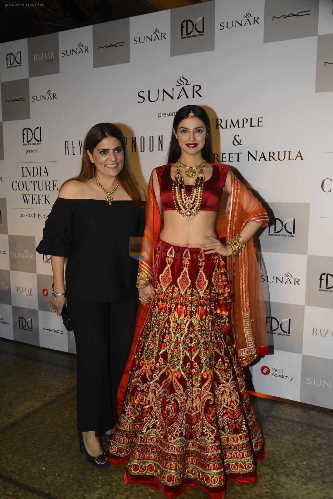 Divya Khosla and Reynu Taandon at the FDCI India Couture Week 2016