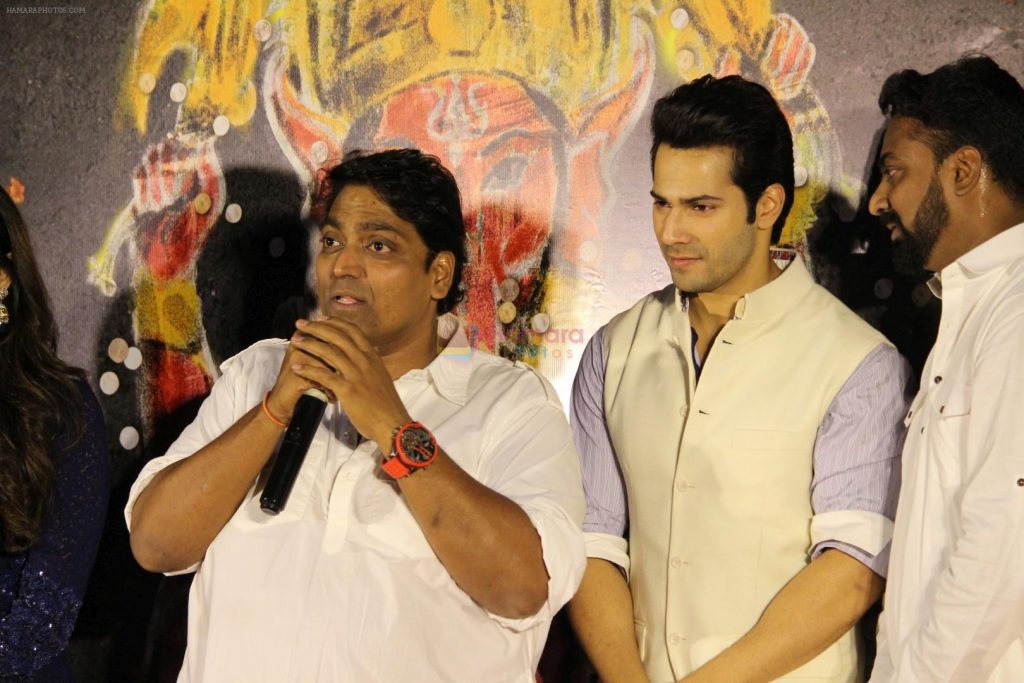 Ganesh Acharya, Varun Dhawan at Song Launch Of Deva Deva From Movie Bhikari on 26th June 2017-2