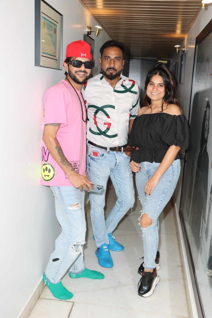 Jyotic Tangri, MD Desi Rockstar, Dev Tyagi during recording of the song DJ BAAJAN DE