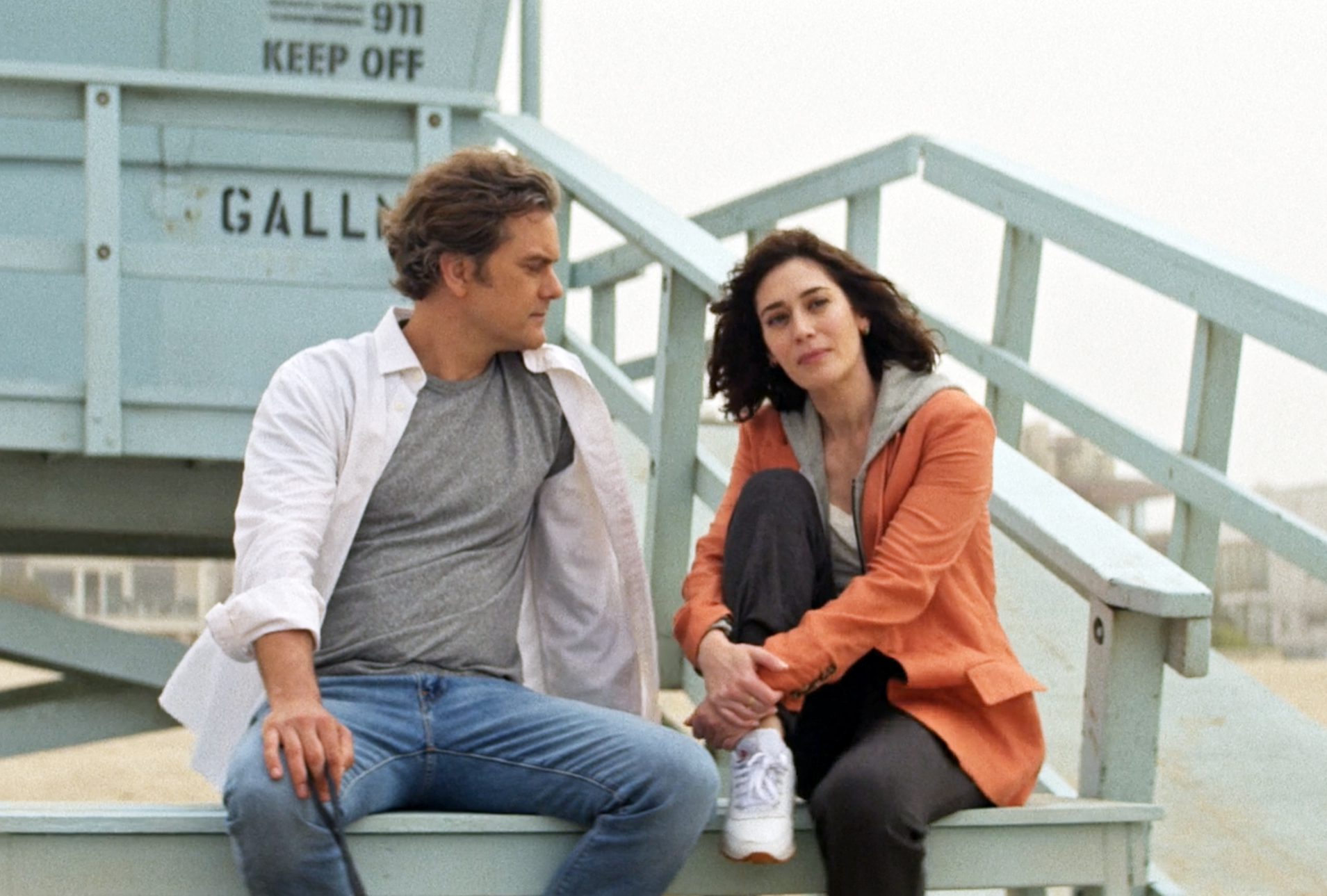 Joshua Jackson as Dan Gallagher, Lizzy Caplan as Alex Forrest in S01E02 of Fatal Attraction 9