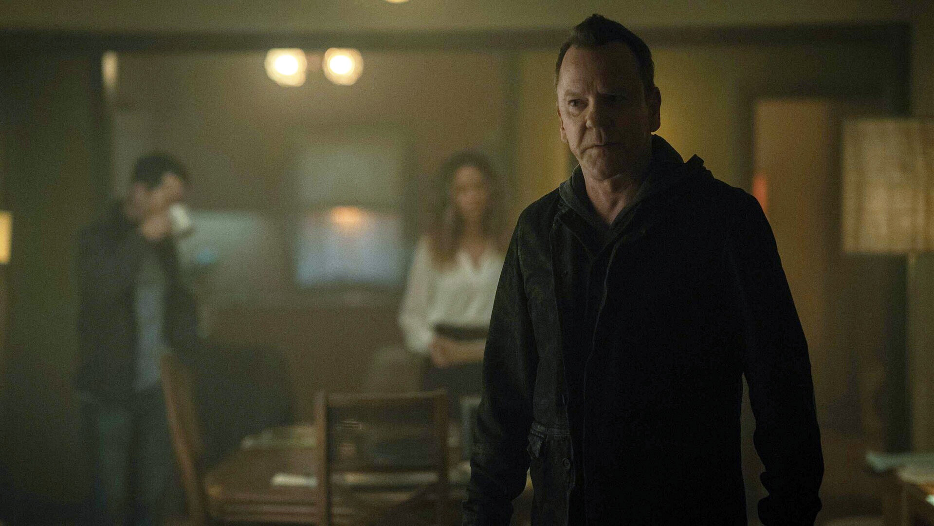 Kiefer Sutherland, Meta Golding, Rob Yang in Rabbit Hole Season 1 Episode 7