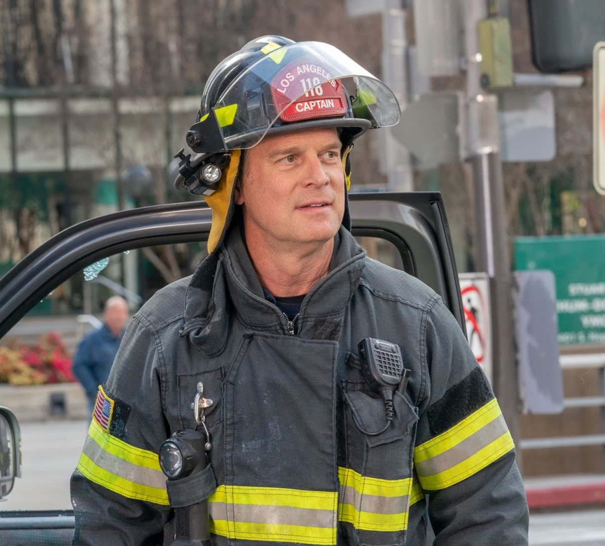 Peter Krause in 9-1-1 S01E17
