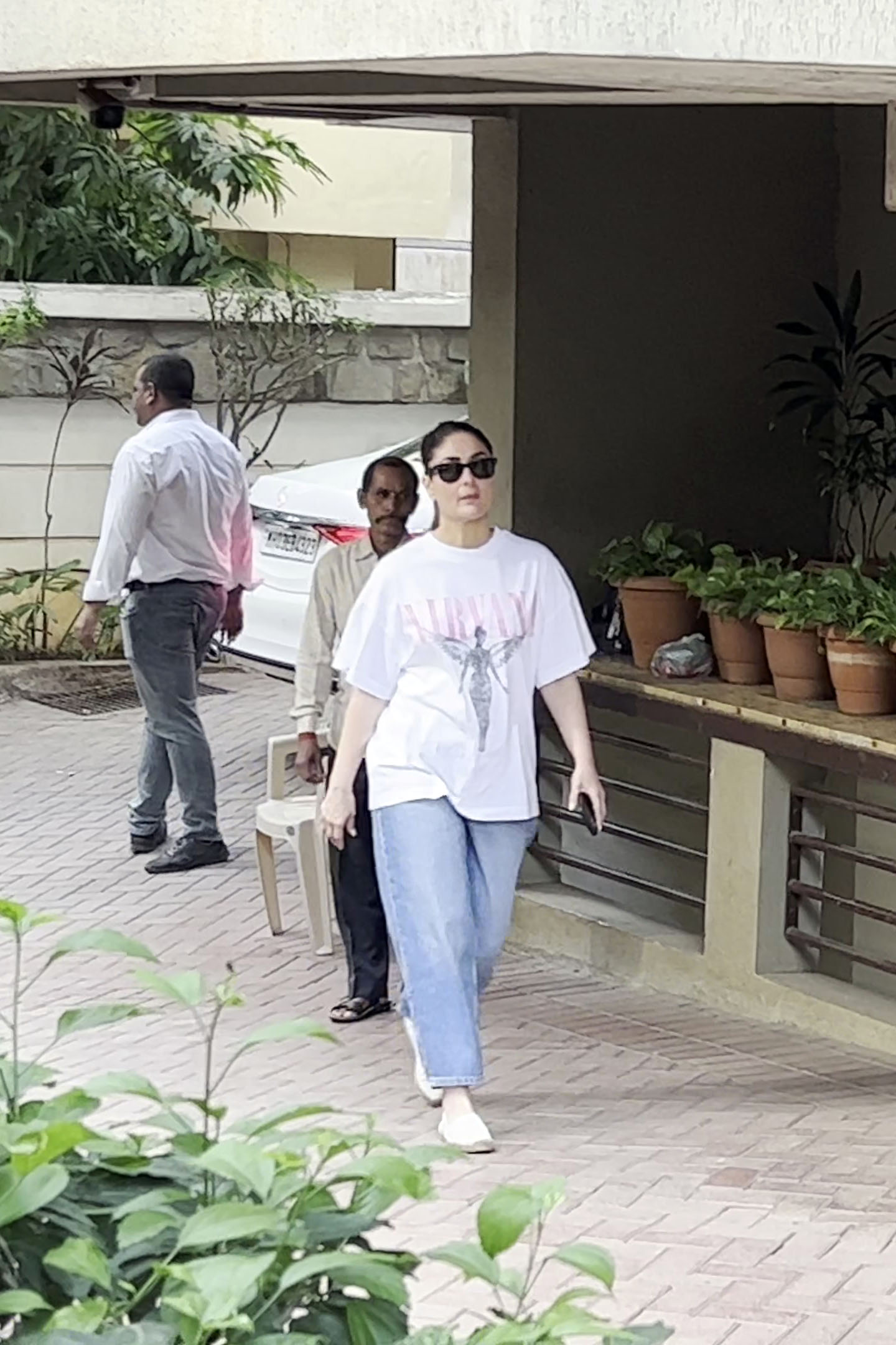Kareena Kapoor spotted at Bandra on 12 Jun 2023