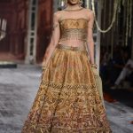 Model walks the ramp for Tarun Tahiliani show at the FDCI India Couture Week 2016 on 21st July 2016 (17)