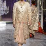 Model walks the ramp for Tarun Tahiliani show at the FDCI India Couture Week 2016 on 21st July 2016 (2)
