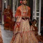 Model walks the ramp for Tarun Tahiliani show at the FDCI India Couture Week 2016 on 21st July 2016 (4)
