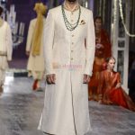 Model walks the ramp for Tarun Tahiliani show at the FDCI India Couture Week 2016 on 21st July 2016 (8)