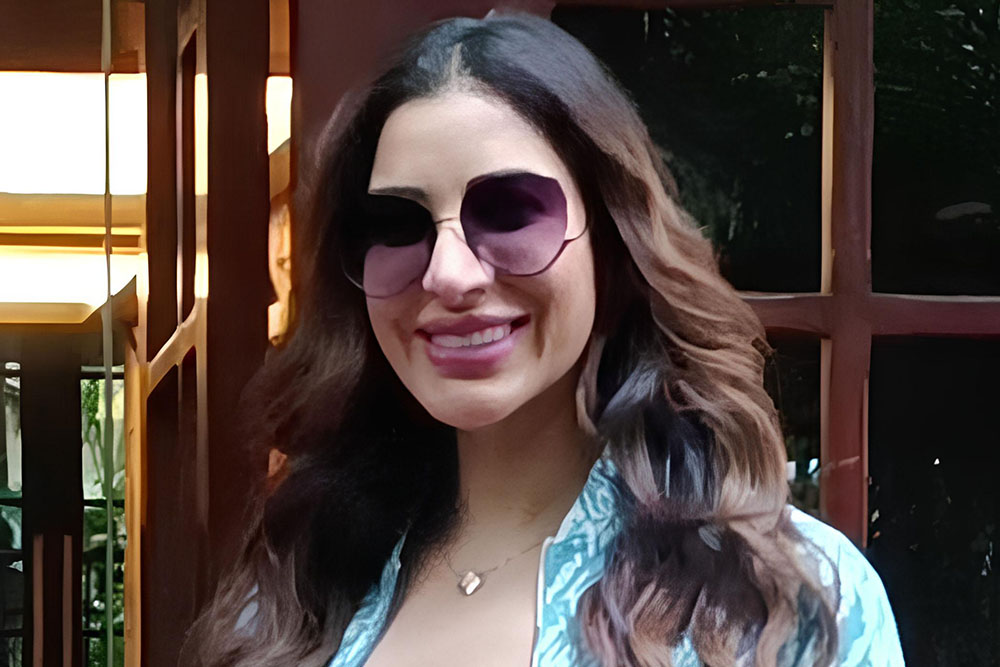 Sophie Choudry Spotted Outside Her House In Bandra on 19th August 2023