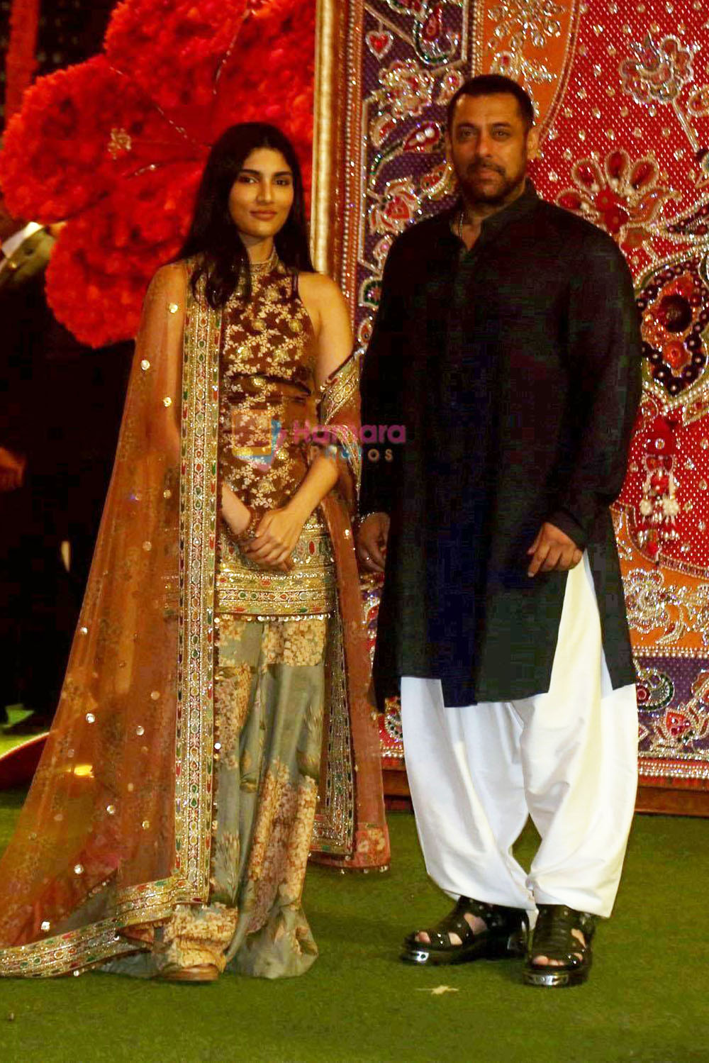 Salman Khan with Alizeh Agnihotri at Antilia for Ganpati Darshan on 19th Sept 2023